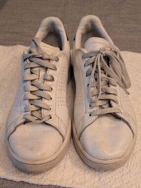 ADIDAS ADVANTAGE WHITE IRIDESCENT SNEAKERS SIZE 8.5 WOMENS￼